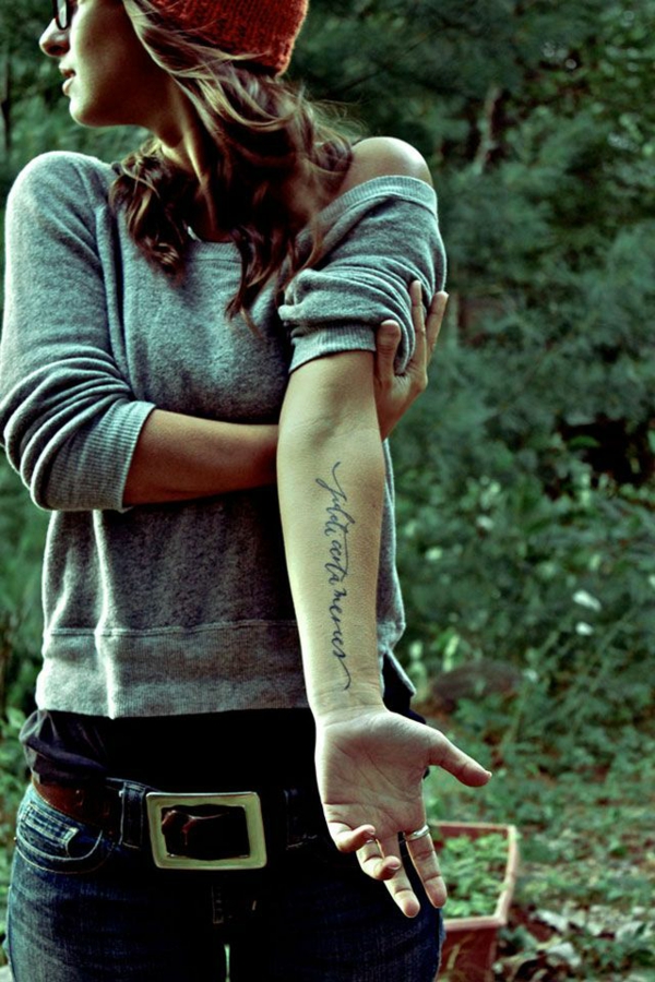 modèles de tatouage avant-bras écrits énonciations