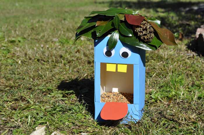 upcycling ideer genbrug tinkering tetrapack fugl foder hus