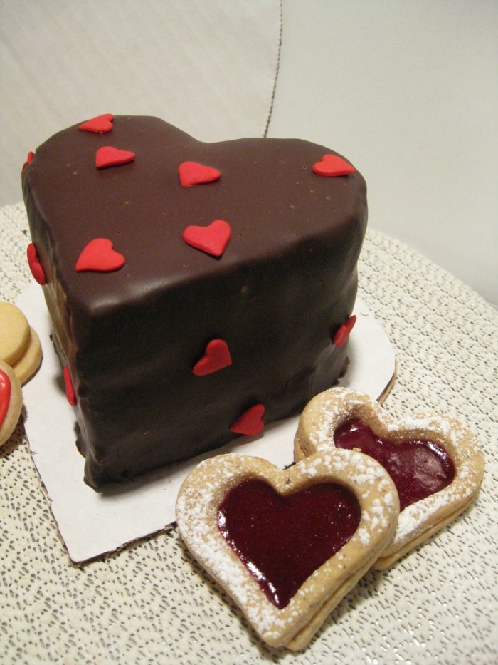 η πίτα της ημέρας του Αγίου Βαλεντίνου κοσμεί τα μπισκότα κέικ σοκολάτας