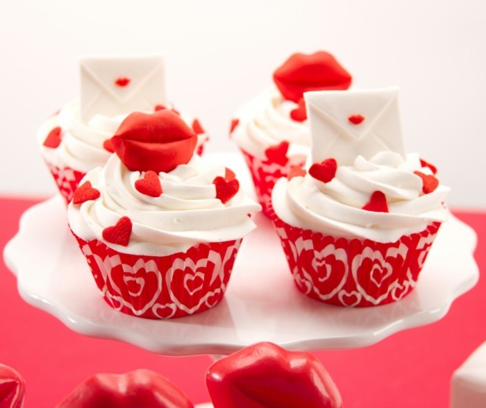 Ημέρα του Αγίου Βαλεντίνου κέικ cupcakes ψήσιμο καρδιές