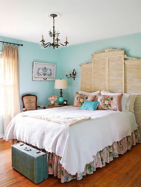 vintage soveværelse stor seng hovedgærde væg maling mynte grøn