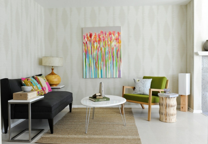 vintage behang woonkamer gekleurde accenten leuke verlichting