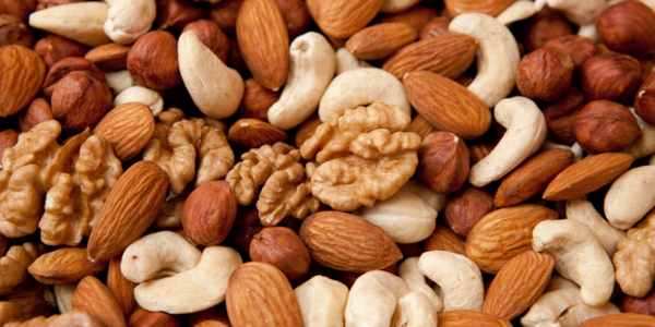 vitamínový stůl vitamín B zdrojové ořechy