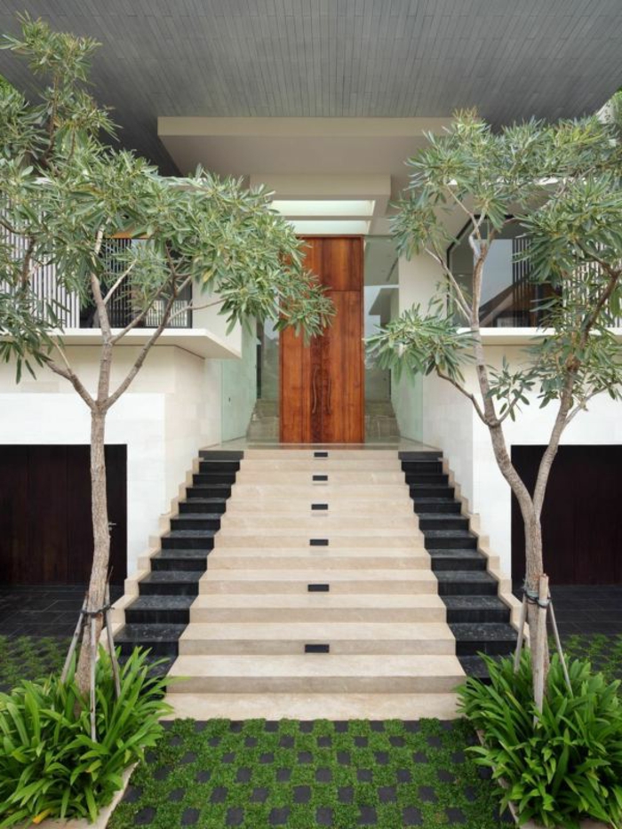 μπροστινή αυλή δημιουργούν θάμνους δέντρα σκάλα εισόδου σπίτι