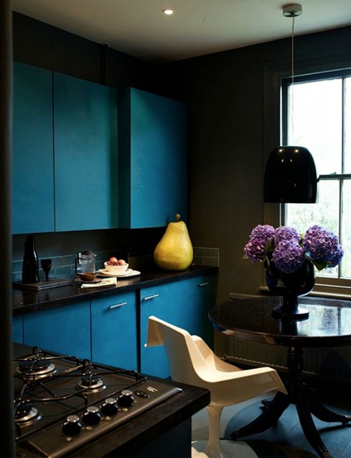 الجدران والجدران والأفكار والمنزل ومطبخ خزائن المطبخ الأزرق