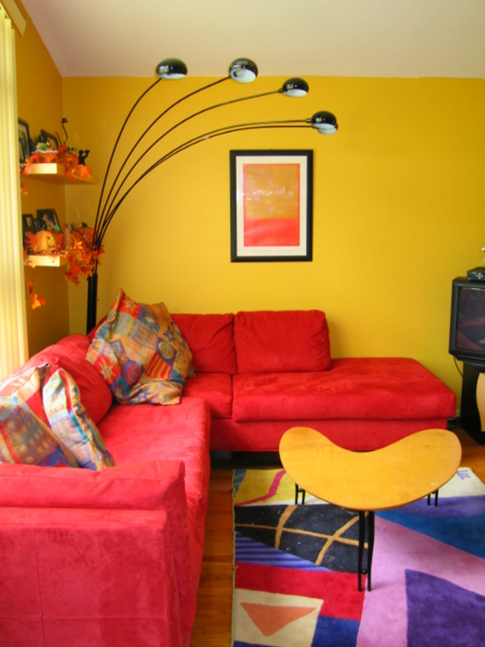 muren schilderij ideeën home decor woonkamer gele muur verf kleurrijk tapijt