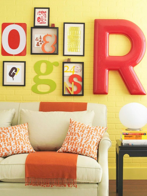 decorare perete cu imagini living cameră cărămidă perete galben