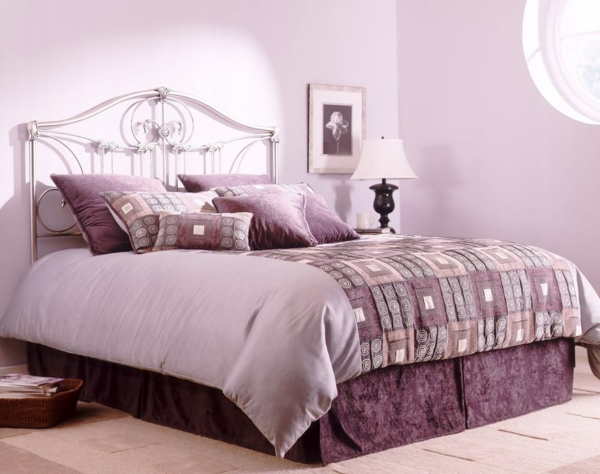 idei de perete dormitor violet pastel nuante stilat
