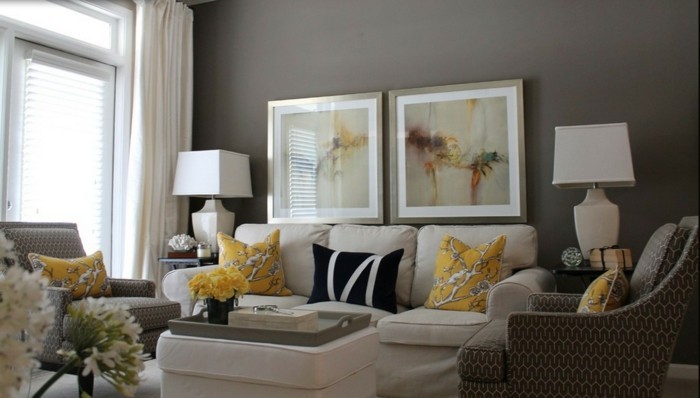 seinämaalaukset olohuone harmaa seinä keltainen aksentti kukkia