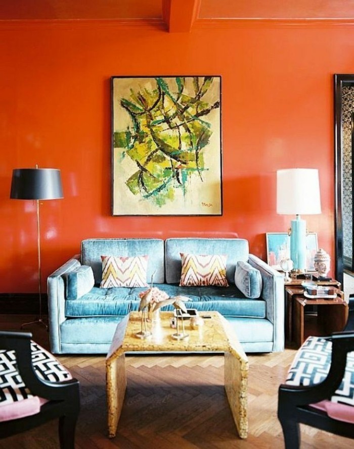 seinämaalaukset olohuone oranssi aksentti seinä viileä sohvapöytä