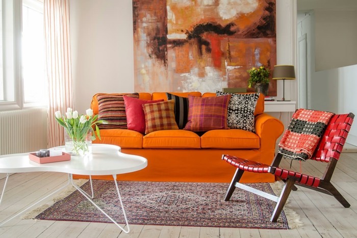 seinämaalaukset olohuone appelsiinit sohva heittää tyyny matto puulattia