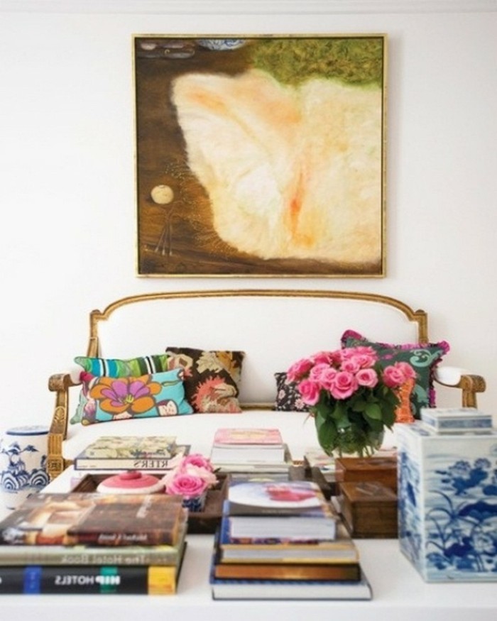 seinäkuvat olohuone seinä koristelu värillinen kangas kuvio kukkia