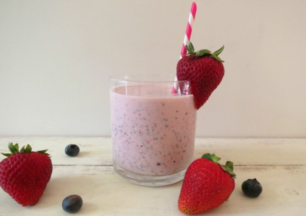 墙壁颜色莓果时髦颜色从草莓桃红色的可口饮料