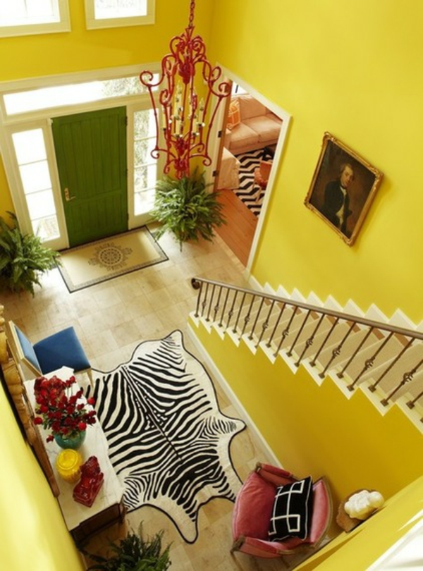 стенна боя жълт цвят схема коридор стълбищна стена боя