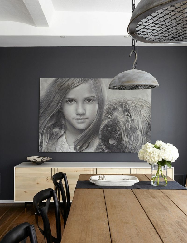 vægmaling grå lang spisebord portræt
