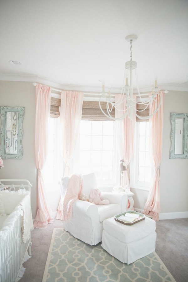color de la pared gris claro cortinas rosa guardería de la habitación de la muchacha