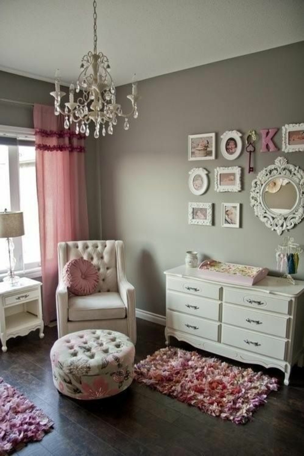 sieniniai spalvoti šviesiai pilki užuolaidos, rožinė sieninė apmušalų baldai