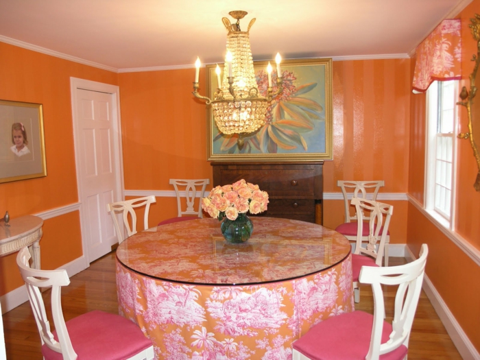 interjero dizaino valgomasis įrengtas oranžinės oranžinės sienelės rausvos spalvos akcentais