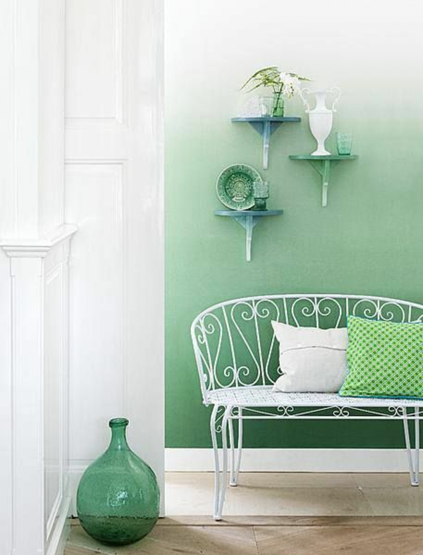 muurverf witte groene kleuren wanddecoratie vaas