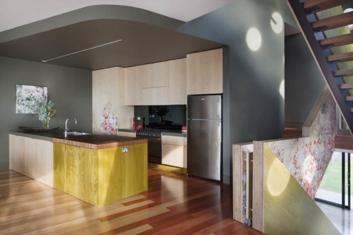 τοίχο χρώμα κουζίνα γκρι τοίχο σχεδιασμό κουζίνα νησί επιφάνειες καθρέφτη