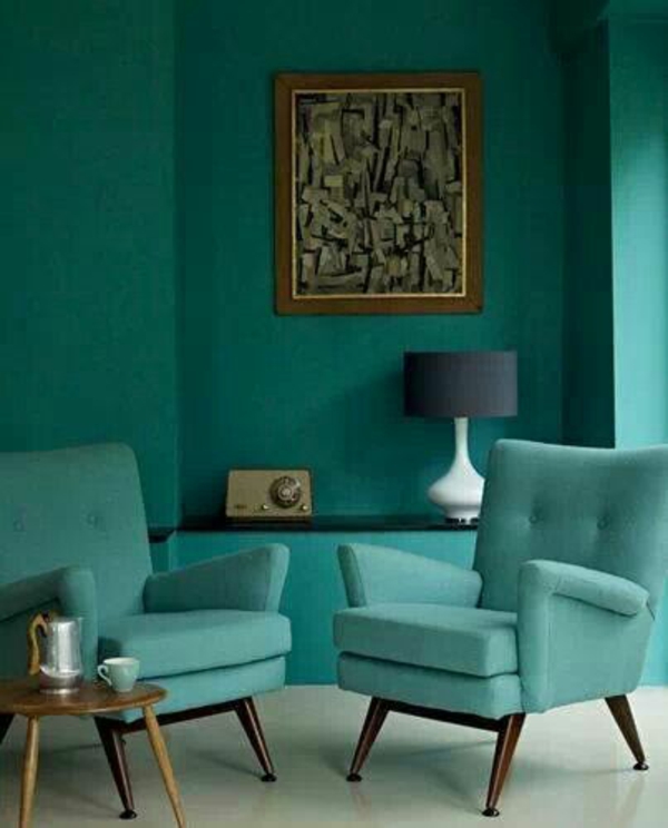 стена боядисан тюркоазен наситени цветове фотьойл маса лампа