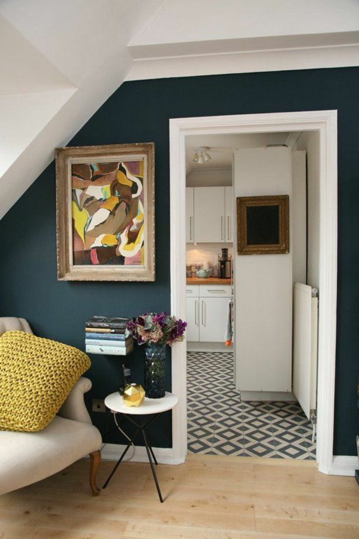أفكار الحائط الألوان الأفكار الحية غرفة المعيشة الجدار الأصفر اللون المنحدرة سقف