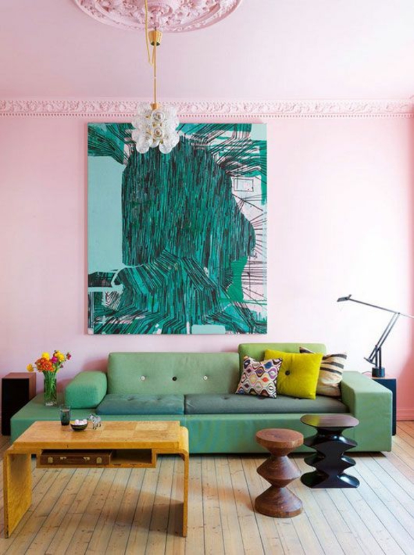 muurkleuren woonkamer roze groen gewaagd kleurontwerp