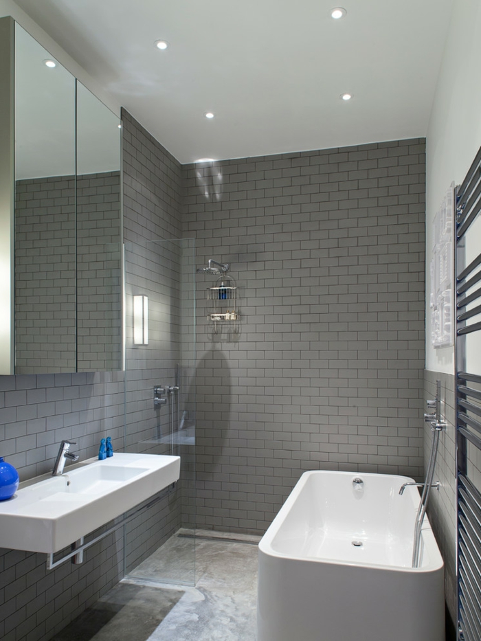 pared de partición gris claro del tabique del cuarto de baño del diseño de la pared
