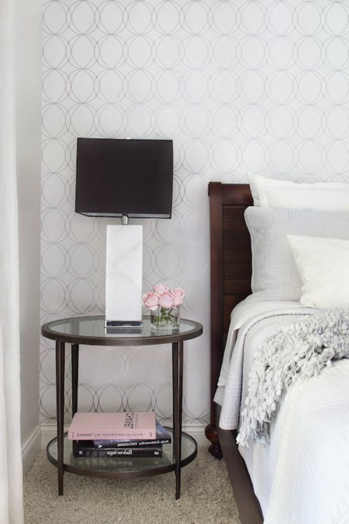 muur design ideeën elegant behang slaapkamer ronde bijzettafel