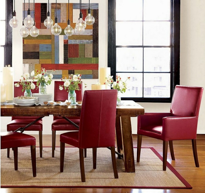 أفكار تصميم الجدار غرفة الطعام الكراسي الحمراء قلادة الأنوار السجاد