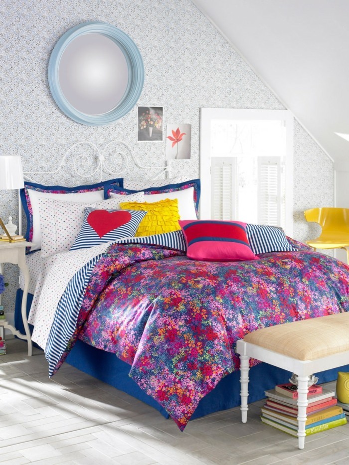 墙设计思路卧室墙上的镜子女孩的房间彩色寝具