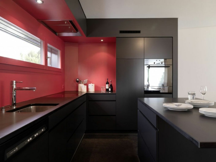 τοίχο σχέδιο κουζίνα κόκκινο τοίχο χρώμα μαύρο ντουλάπια κουζίνας