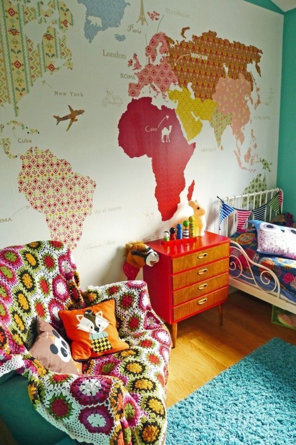 stěna design školka design světová mapa postel křeslo dresser