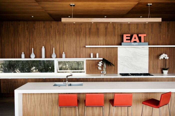 σχεδιασμός κουζίνας τοίχο πάνελ ξύλο κουζίνα νησί κόκκινο μπαρ σκαμπό ορχιδέες