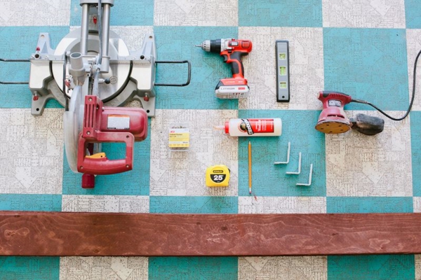outils et équipement d'étagère murale