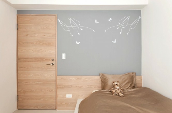 wandtatto originele idee ontwerp houten deur slaapkamer