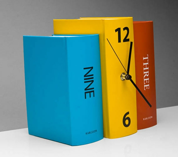 стена часовник дизайн дебели книги часовник