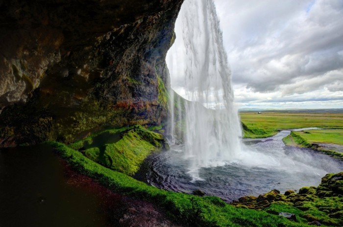 vesiputous-islannissa