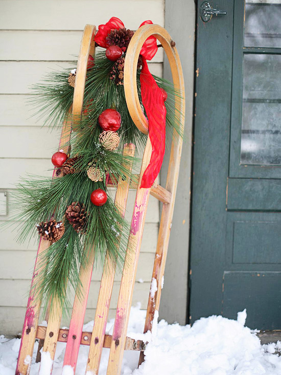 christmas deco rød vintergrønn eingagng wood sledge