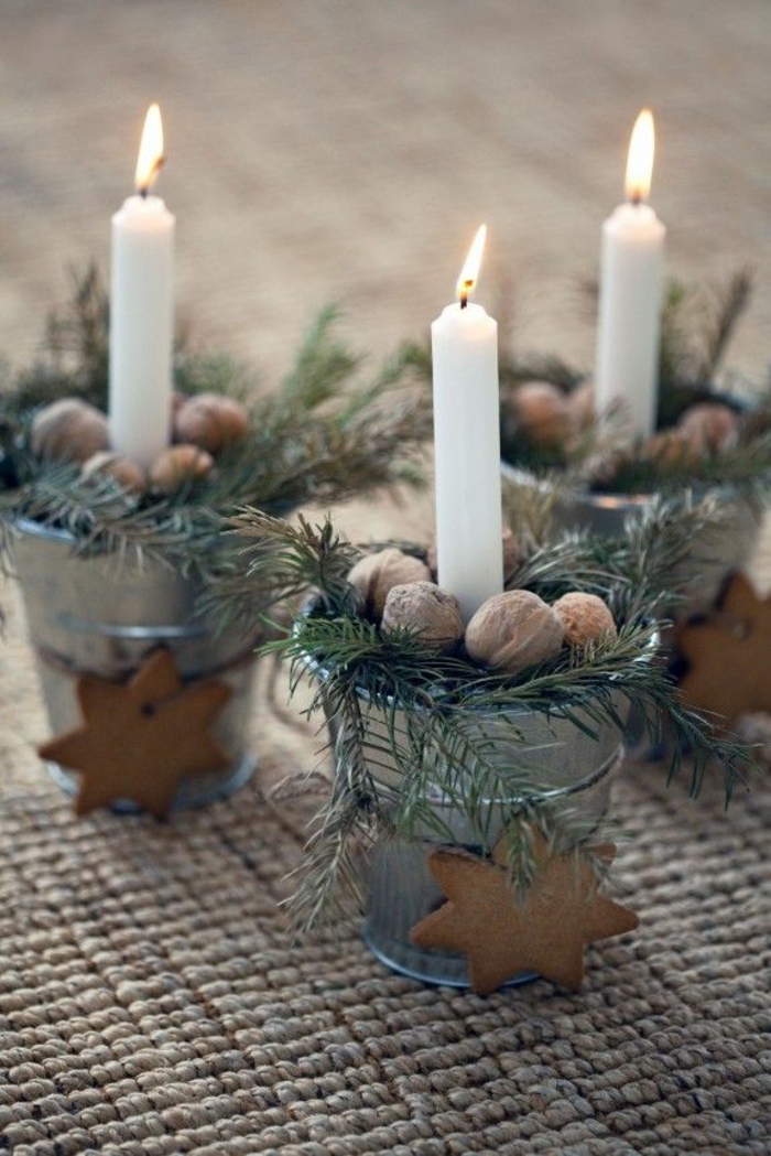 Julbord dekorasjon ideer lys valnøtter grener naturlig dekorasjon