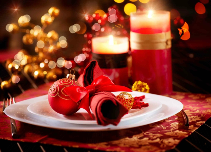 Julbord dekorasjon ideer i rød lys servietter