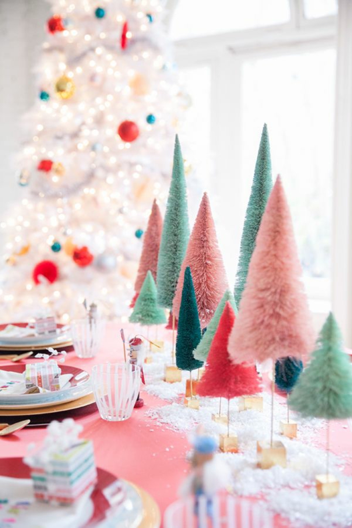 Julbord dekorasjon ideer i søte pastell deco fir trær