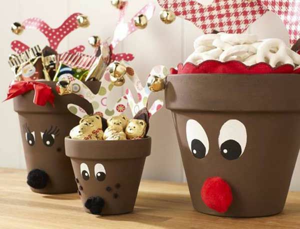 Artisanat de Noël avec des enfants pots de fleurs en argile Cerf de Noël