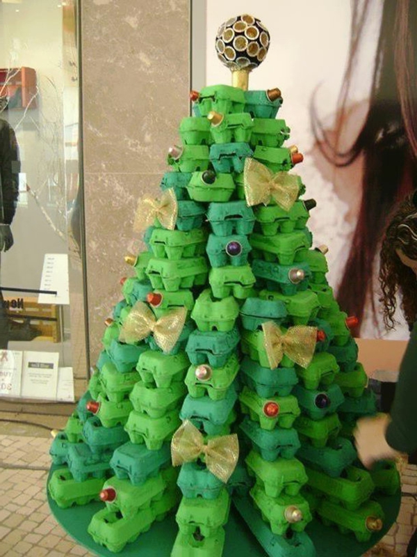 Christmas tree creatively tinkering from eggs cartons and plastic cans
