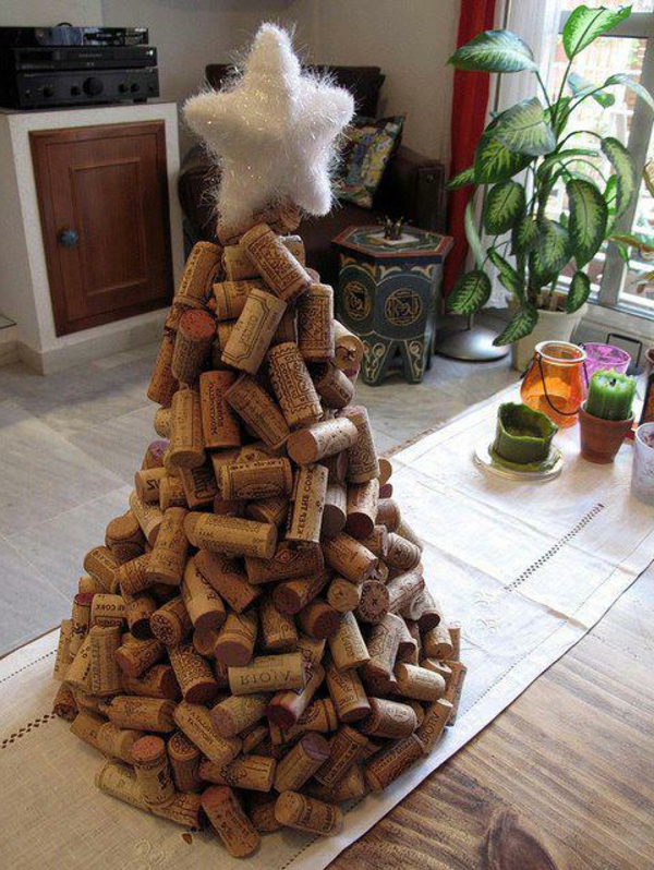 صنع شجرة عيد الميلاد من الفلين للزجاجات