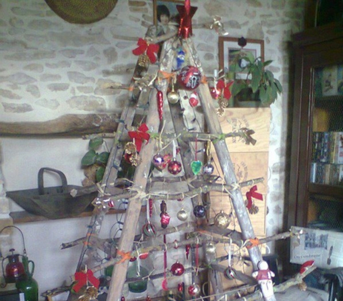 圣诞树由魔杖wandsticker梯子人为地人为圣诞节树测试