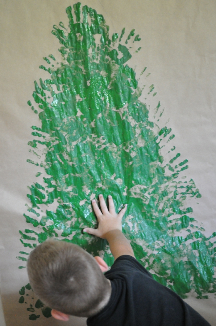 圣诞树通过墙壁贴纸绘制手印人为地人工圣诞树测试