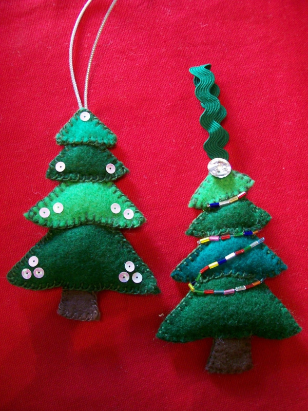 制作圣诞树装饰品让自己感觉绿树