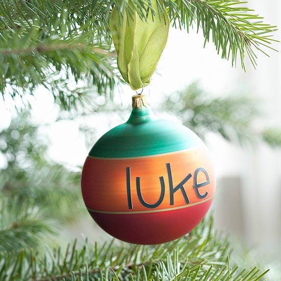 زينة عيد الميلاد ، الكرة المخططة تينكر مع أسماء