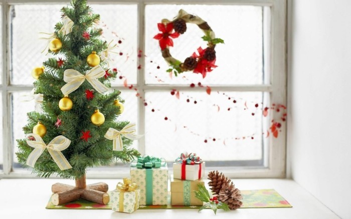χριστουγεννιάτικη διακόσμηση παράθυρο χριστουγεννιάτικο στεφάνι χριστουγεννιάτικη γιρλάντα χριστουγεννιάτικο δέντρο